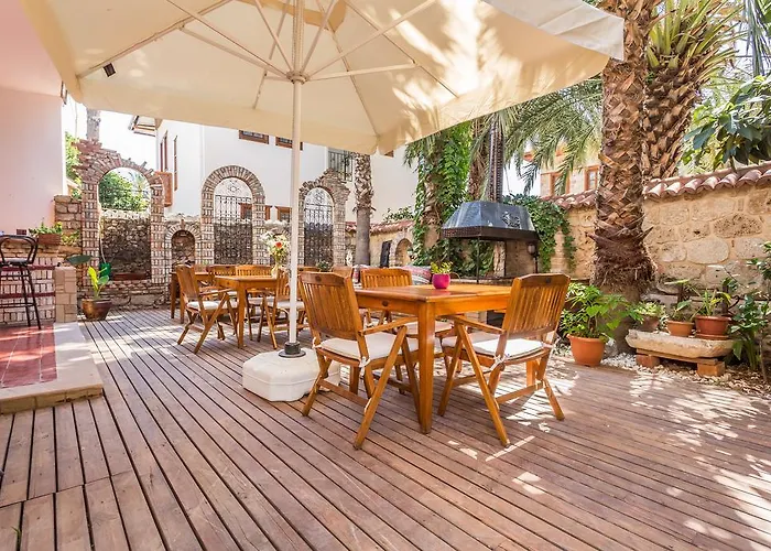 מלון Mavi & Ani 3*