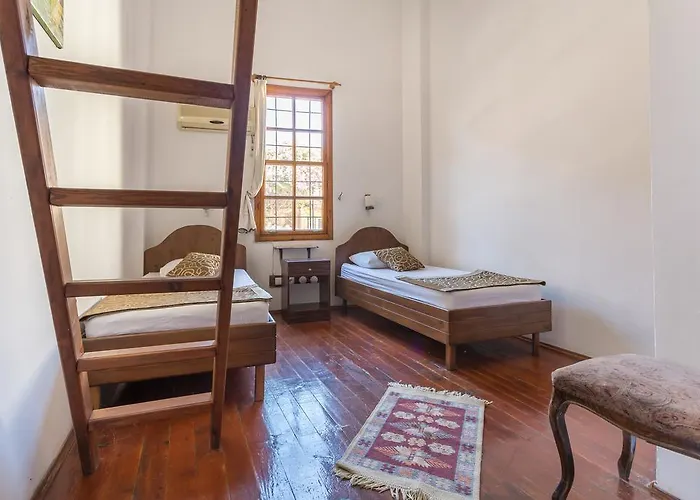 Mavi & Ani אנטליה